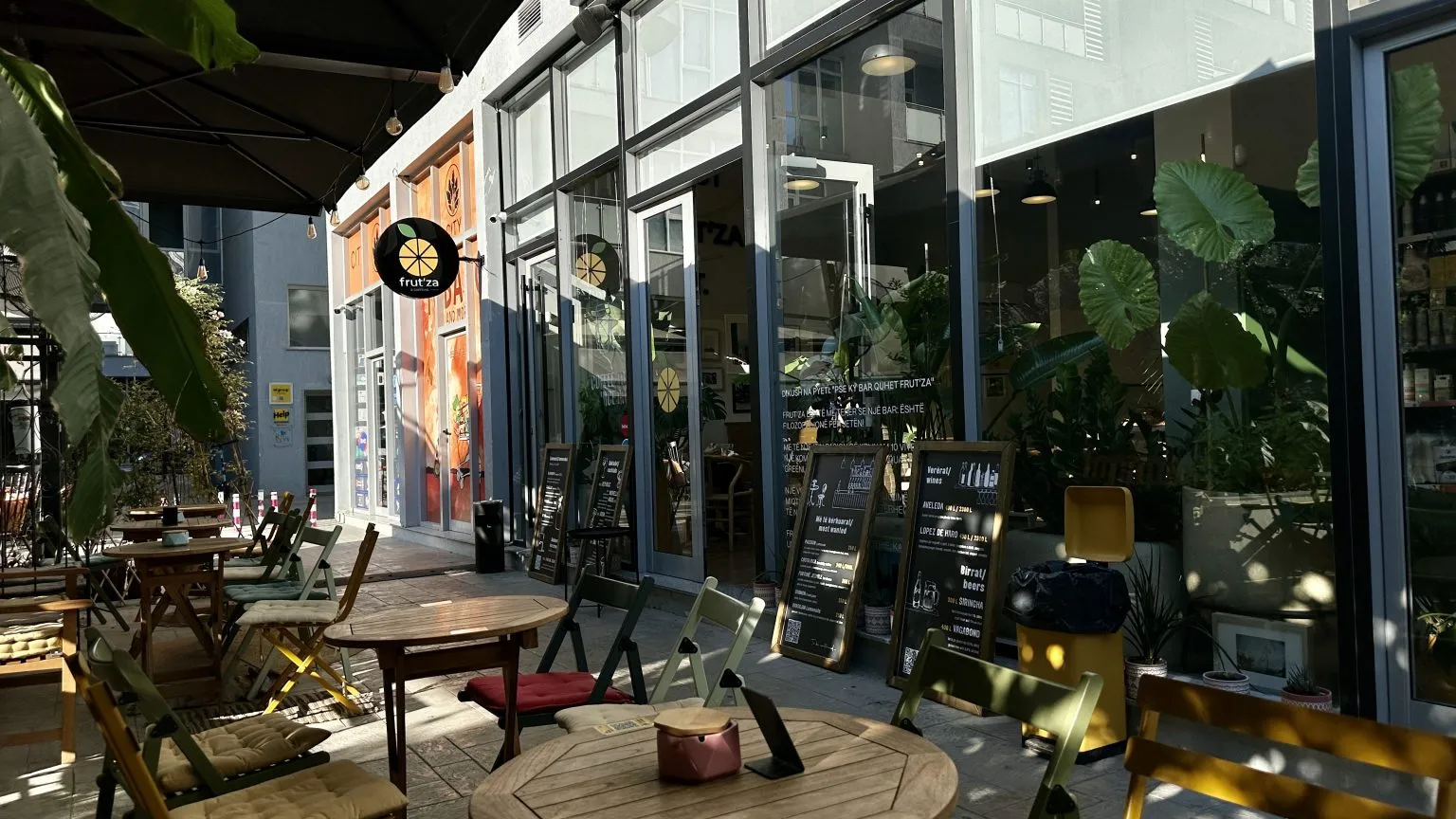 Frut'za first physical location